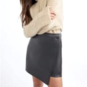 BNWT Babaton Vicinity Faux Leather Skirt - Black - Size 6